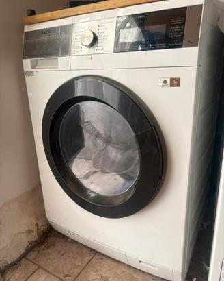 Lavasciuga AEG 9kg A+++ 1600giri pompa di calore