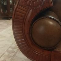 meravigliosi divani forgiati a mano,legno e cuoio