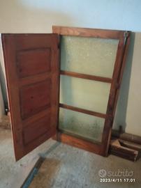 Finestra in legno con anta