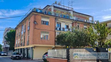 Appartamento di 160 m² con più di 5 locali e box a
