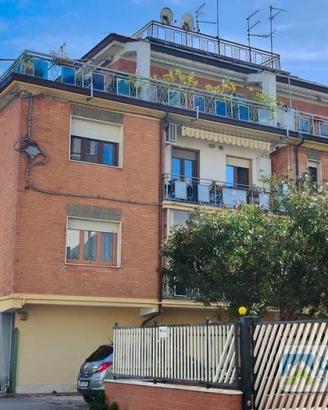 Appartamento di 160 m² con più di 5 locali e box a