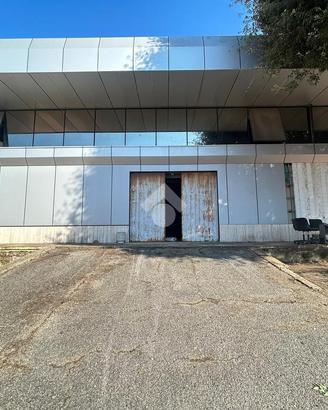 CAPANNONE A POMEZIA