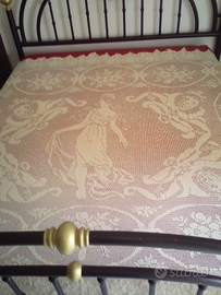 Copriletto a filet all'uncinetto