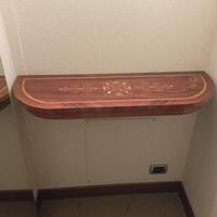 Consolle in legno intarsiato