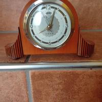 Sveglia con struttura in legno 