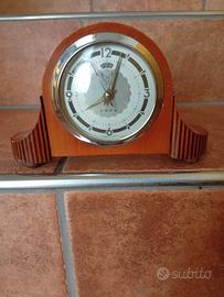 Sveglia con struttura in legno 