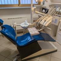 Riunito odontoiatrico Sirona. Due turbine completo
