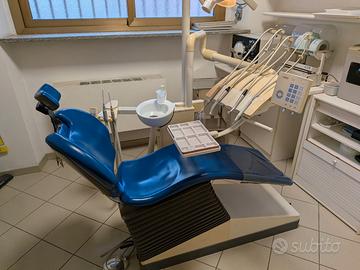 Riunito odontoiatrico Sirona. Due turbine completo