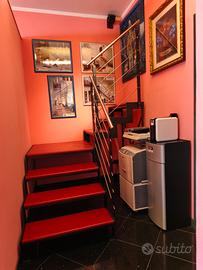 Arredamento scale, rivestimenti, ringhiere. 