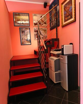 Arredamento scale, rivestimenti, ringhiere. 