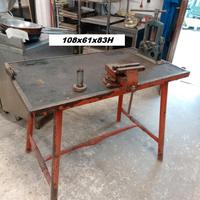 banco da lavoro da cantiere con morse