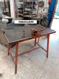 banco da lavoro da cantiere con morse