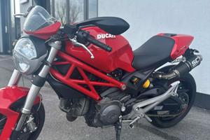 Ducati Monster 696