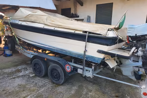 barca motore entro fuori bordo