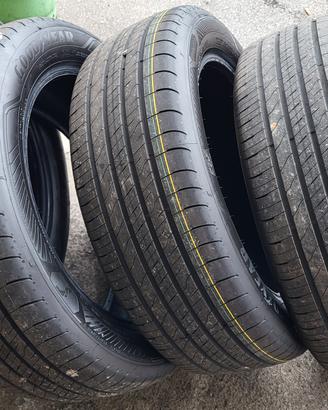 Goodyear efficientgrip performance2 215/55R18 99V