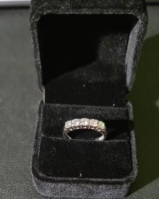 anello oro bianco 18kt veretta 5 zirconi naturali