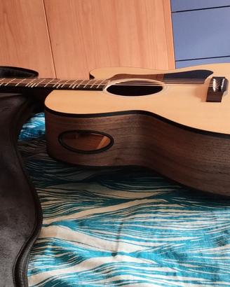CHITARRA ELETTROACUSTICA