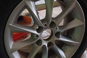 cerchi completi di gomme