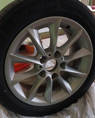 cerchi completi di gomme