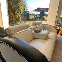 Divano a due posti con porta bevande