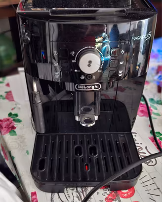 macchina caffè automatica DeLonghi Magnifica S