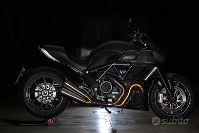 Ducat Diavel Carbon '11 - Special "Black Pearl"