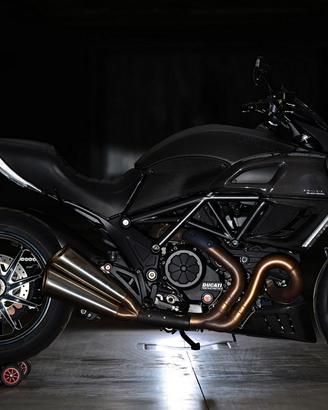 Ducat Diavel Carbon '11 - Special "Black Pearl"