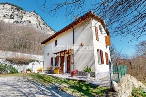 CASA INDIPENDENTE CON GIARDINO, LOCALE MAGAZZINO E