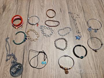 Lotto bigiotteria 18 gioielli bracciali e collane 