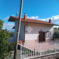 CASA INDIPENDENTE A CASTELVETERE SUL CALORE