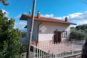 CASA INDIPENDENTE A CASTELVETERE SUL CALORE