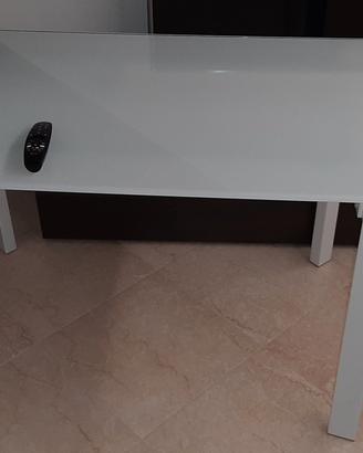 Tavolo con piano in vetro
