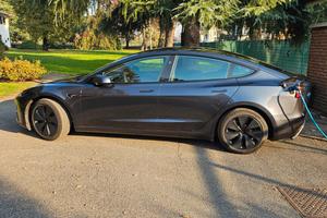 Tesla model 3 highland rwd grigia