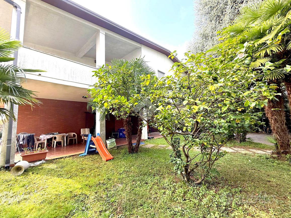 VILLA SINGOLA A CARONNO PERTUSELLA - Vista 4