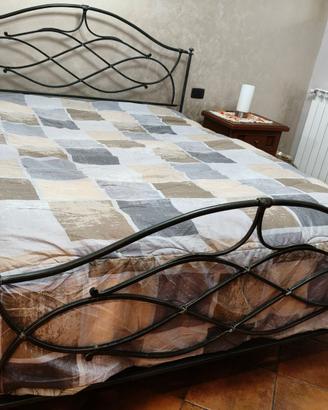 Letto struttura battuto in ferro