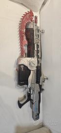 NECA Replica Lancer di Gears of War 2