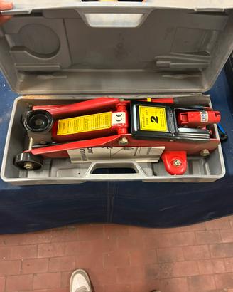 Cric idraulico a carrello da 2 tonnellate.