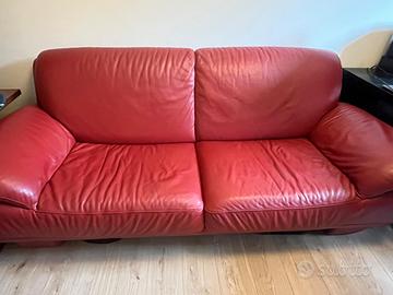Divano 2 posti di Pelle rossa (NATUZZI) 300 euro