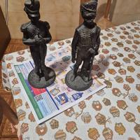 Statuette  militari