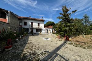 CASA SEMINDIPENDENTE A BRUNO