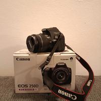 Fotocamera reflex Canon EOS 250D con accessori