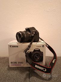 Fotocamera reflex Canon EOS 250D con accessori