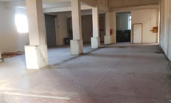 Capannone Zona Schettino