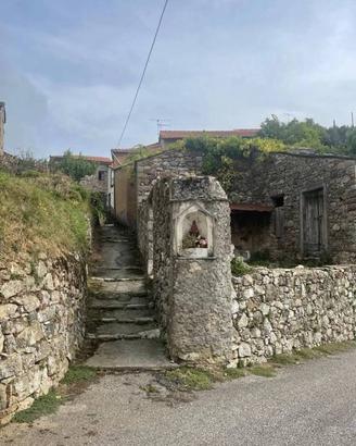 Rustico / Casale di 169 m² con più di 5 locali a M