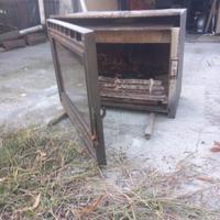 camino a legna con sportello in vetro