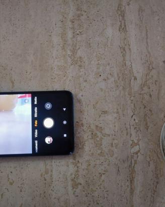 Smartphone con microtelecamera spia nascosta