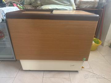 Congelatore a pozzetto Framec con ante scorrevoli