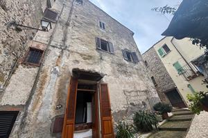 CASA SEMINDIPENDENTE A LUGNANO IN TEVERINA