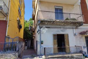 3 LOCALI A GIARDINI NAXOS