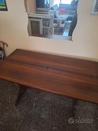 Tavolo in legno arte povera a Roma